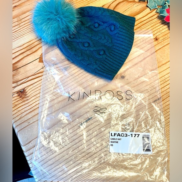 NWT Kinross Cashmere Cable Hat. - Picture 6 of 9